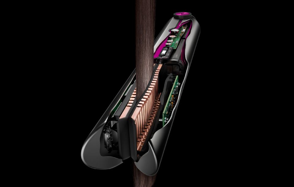 Cutaway view of the straightener gathering hair with flexing plates