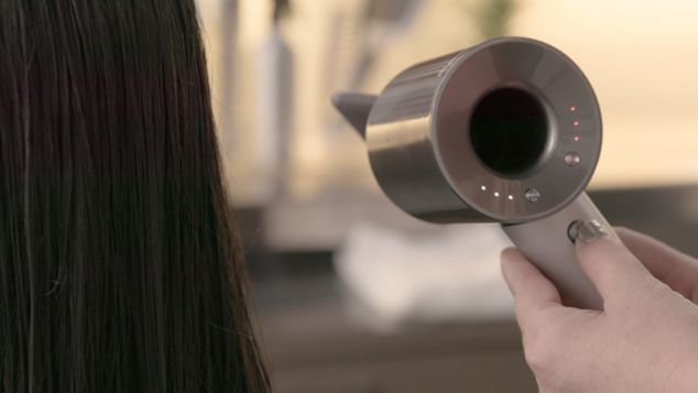 Video che illustra le impostazioni di flusso d’aria e calore per diverse tipologie di capelli.
