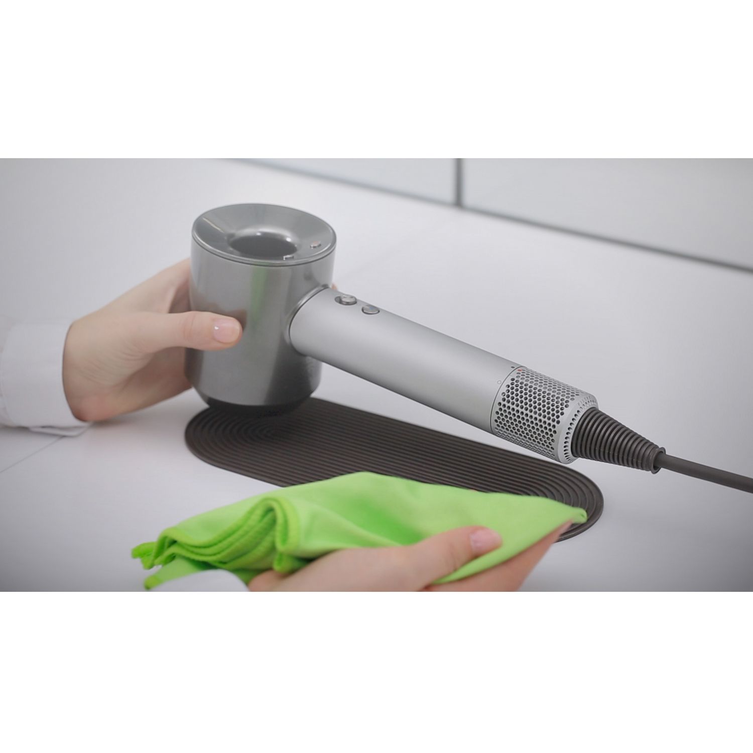 ビデオを再生する毎月のフィルター掃除の仕方。