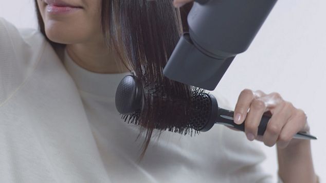 Video zur Verwendung der Smoothing Düse für den Dyson Supersonic™ Haartrockner 