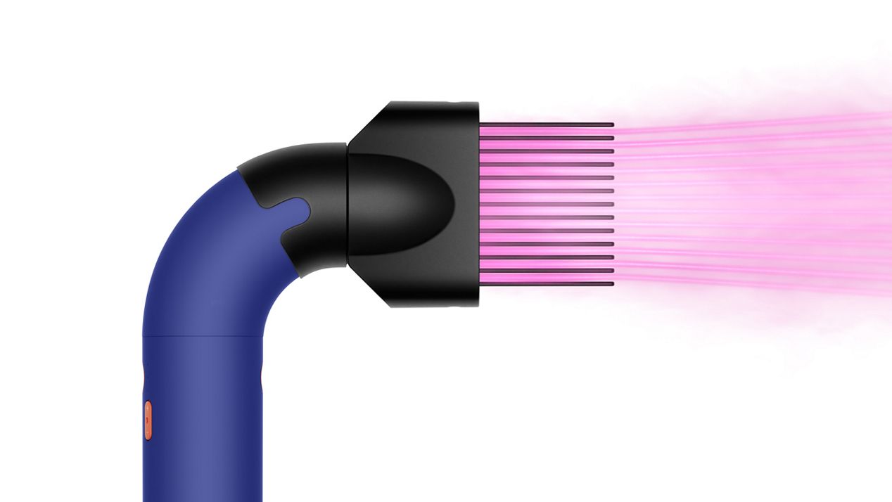 Wide-tooth comb attachment projecting airflow.