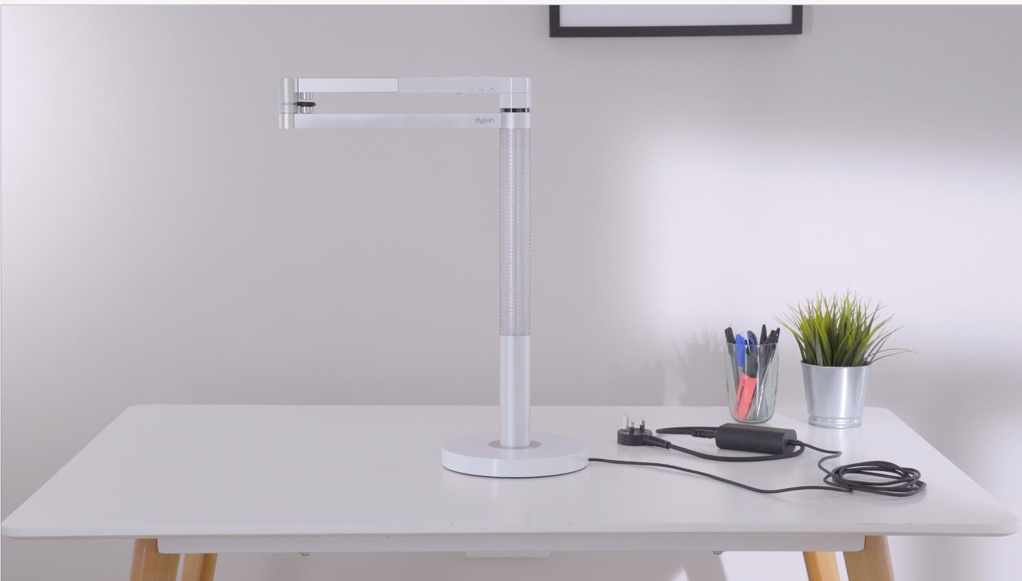 Support for your Dyson Lightcycle Morph™ desk light | Dyson HK