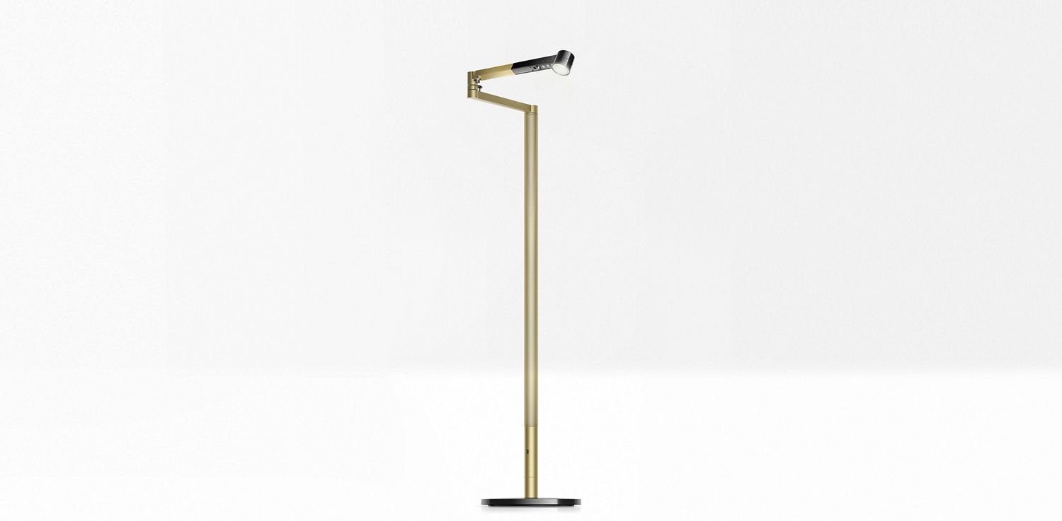 La lampe en pied Dyson Solarcycle Morph permet de lire et travailler