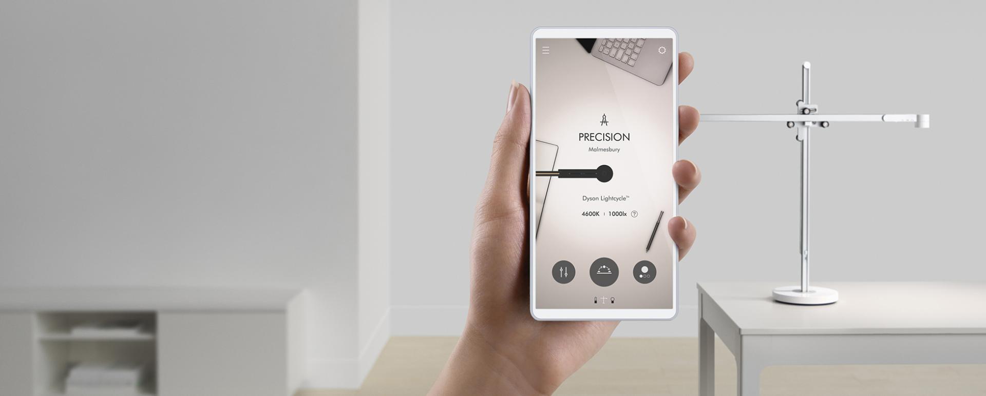 Smartphone comunicándose con la lámpara de trabajo Dyson Lightcycle