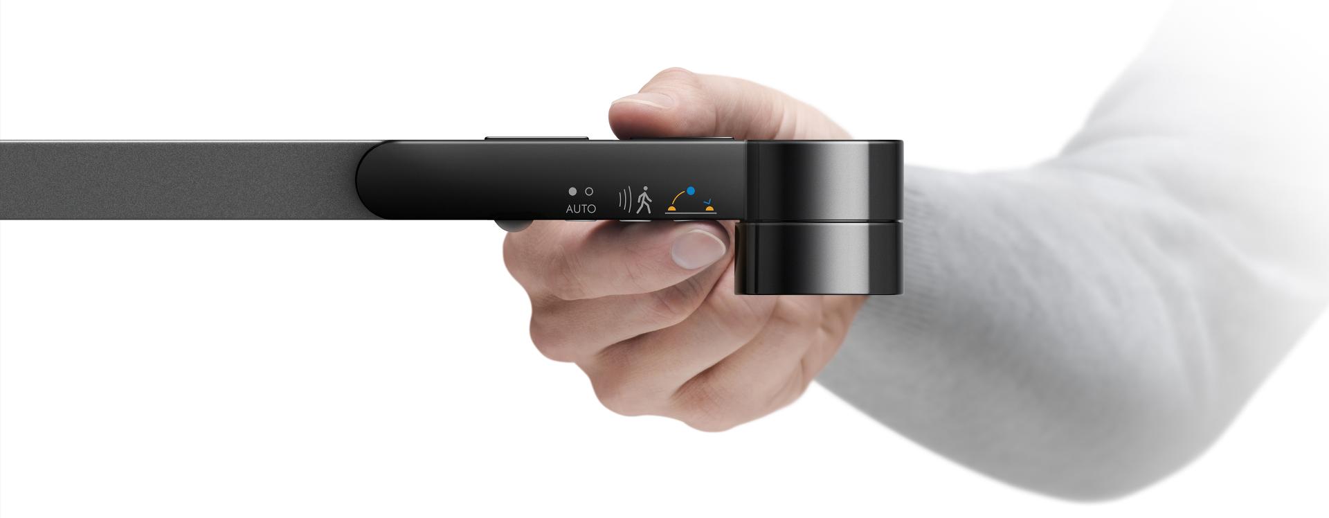 Acercamiento de los botones en la lámpara de trabajo Dyson Lightcycle