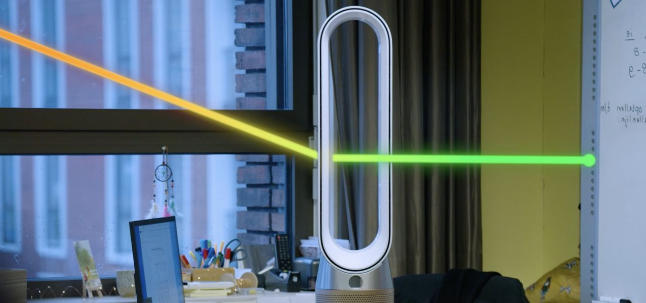 Victoria Koblenko en familie wachten om een ​​drukke straat in Amsterdam over te steken