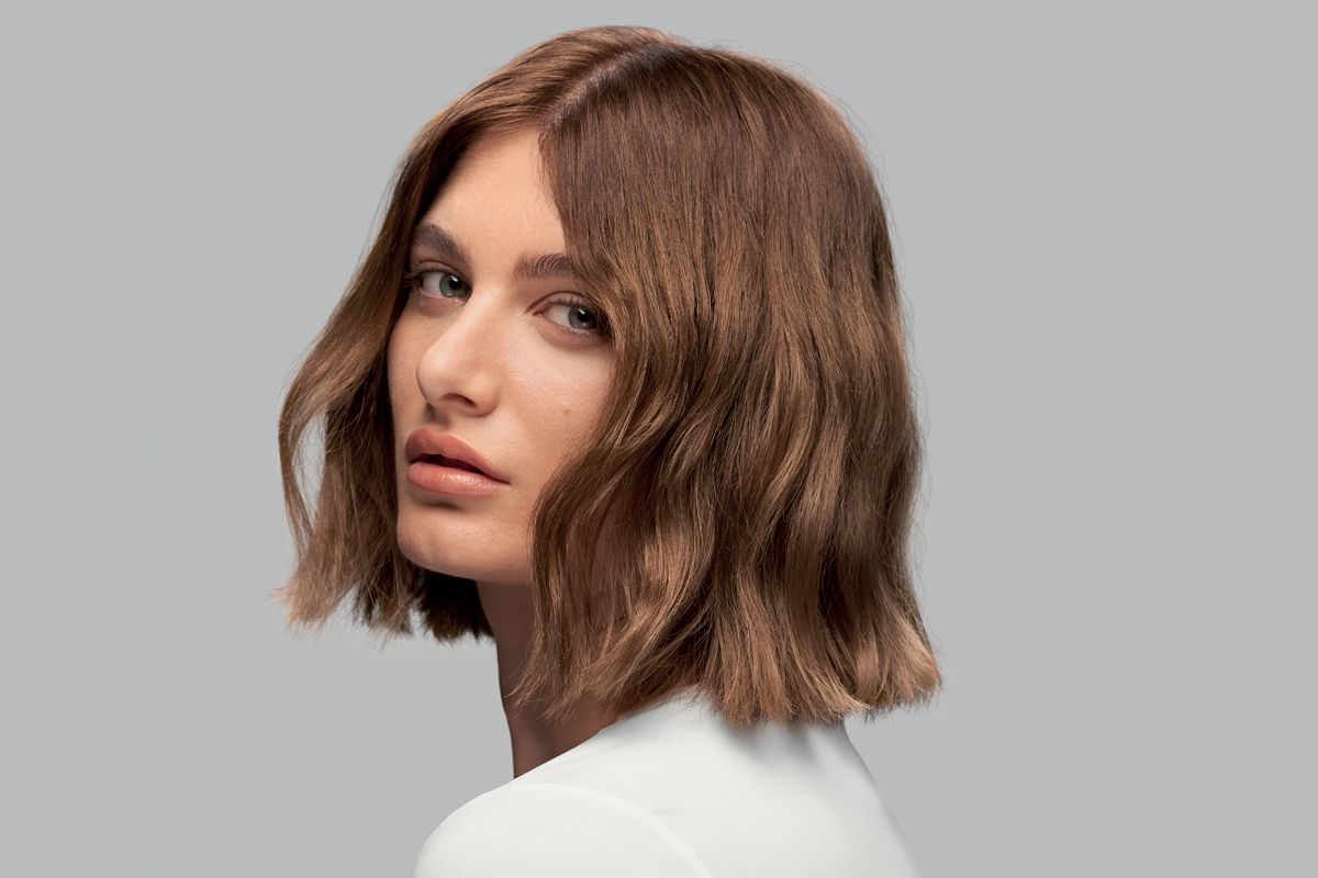 Model, deren Haare mit dem Dyson Supersonic r gestylt wurden: Strukturierter Bob 