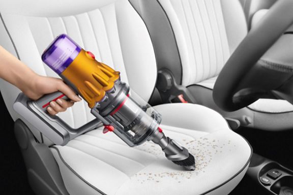 Auto und Sitze staubsaugen mit Dyson Kombi-Zubehördüse