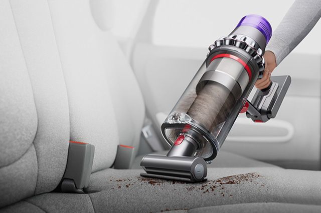 Outsize avec brosse motorisée sur siège de voiture