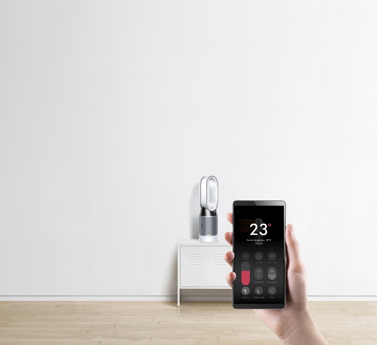 Gros plan sur l’appli Dyson Link devant le ventilateur purificateur chauffant 