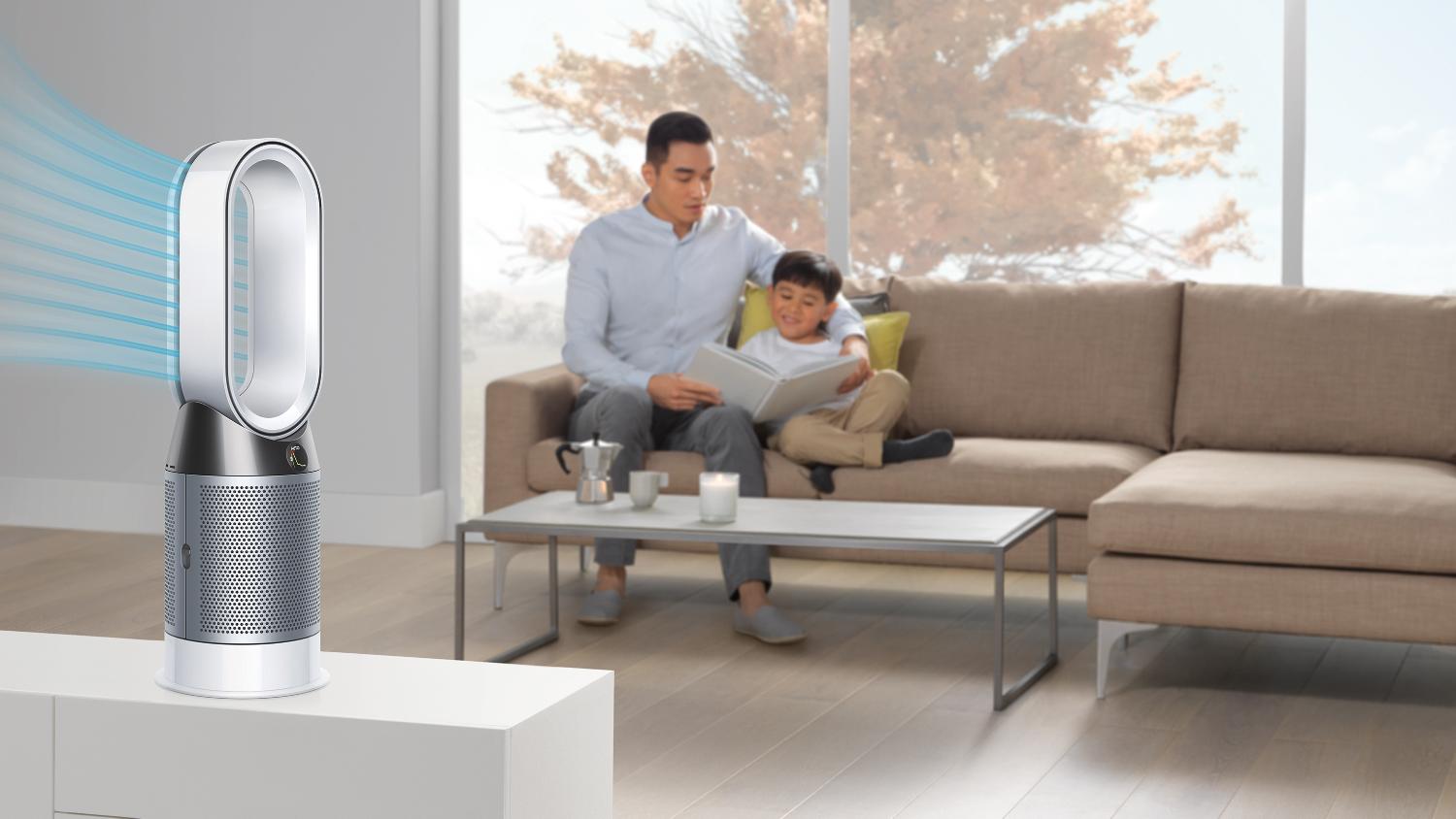 Purificatore termoventilatore Dyson in modalità diffusa in un soggiorno