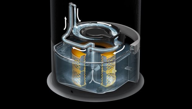 Primer plano del tanque de agua para mostrar el ciclo de limpieza profunda