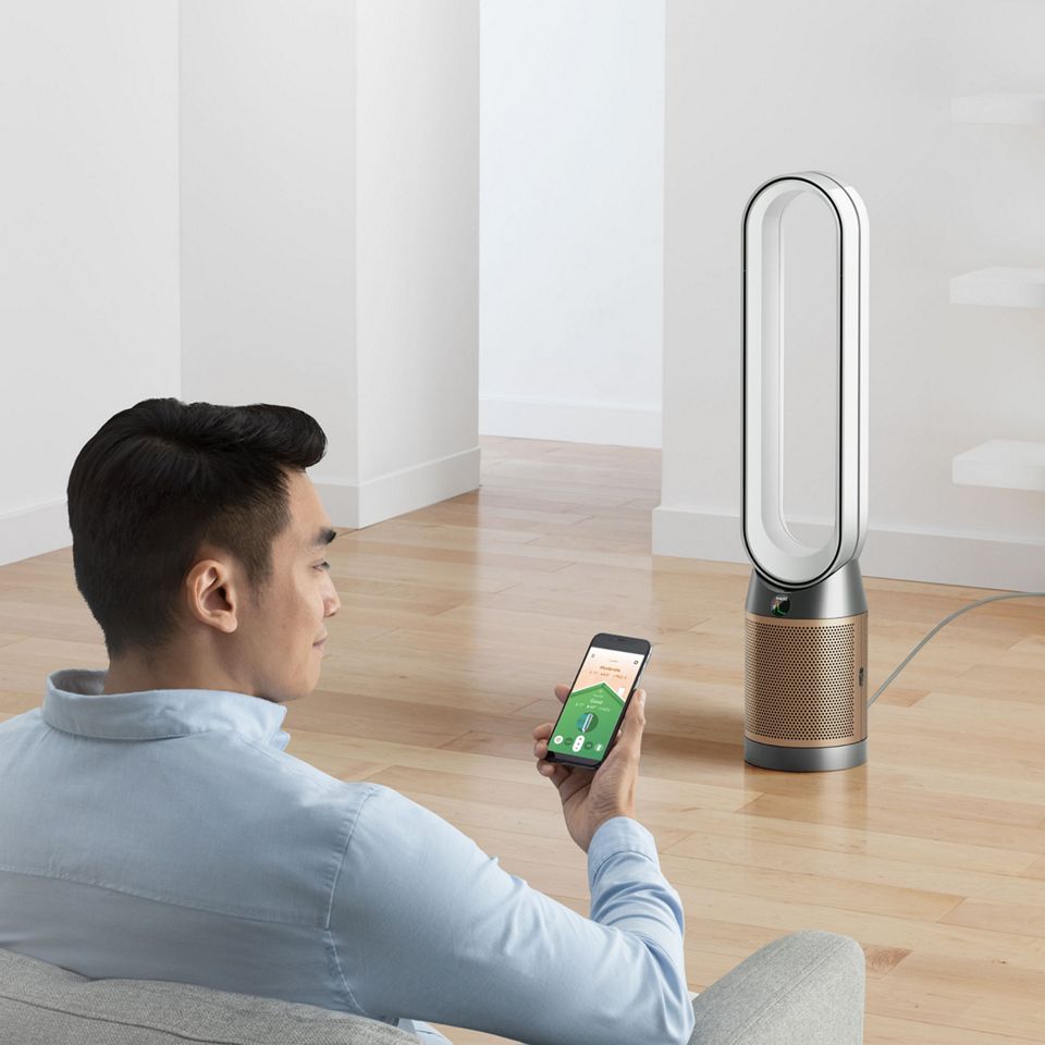 Il purificatore d’aria Dyson Purifier Cool PC1 controllato da remoto tramite l'app MyDyson.