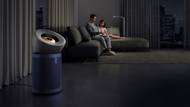 Le Dyson Purifier Big+Quiet Formaldéhyde dans un espace de vie à coté d'un canapé Le Dyson Purifier Big+Quiet Formaldéhyde dans un espace de vie à coté d'un canapé