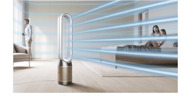 Dyson luchtreiniger reinigt de woonkamer