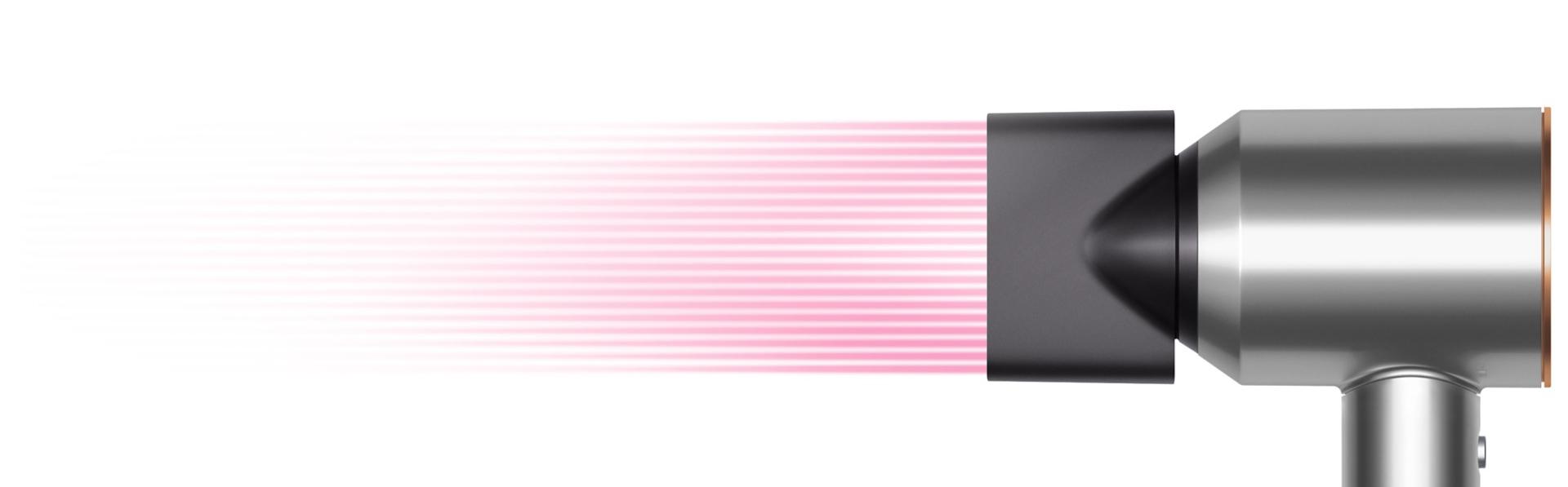 Sušič vlasov Dyson Supersonic Origin s nasadenou vyhladzovacou dýzou.