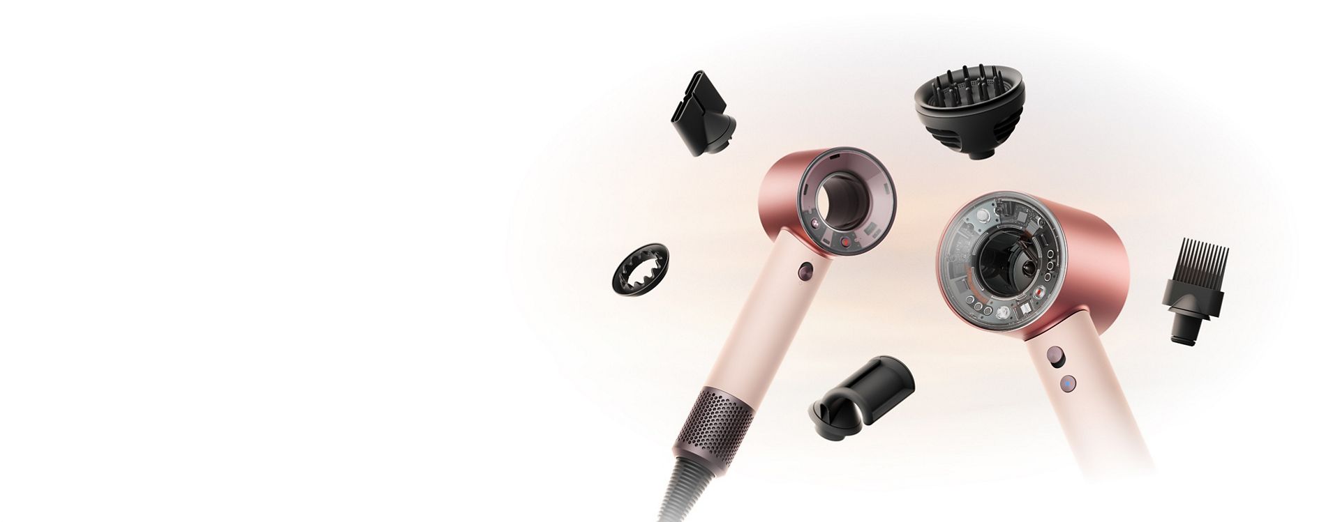 Föönid Dyson Supersonic Nural ja Travel, mida ümbritsevad eri otsakud.