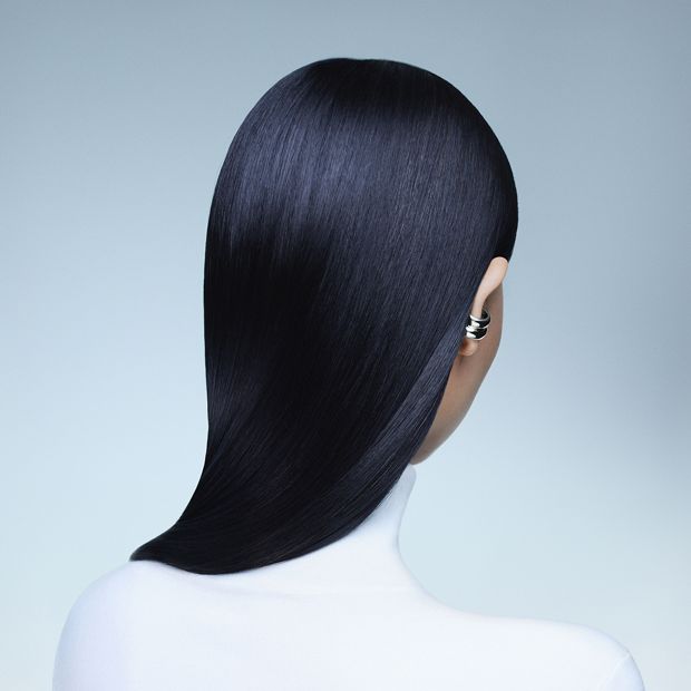 以 Dyson Airstrait 二合一吹風直髮器打造的順滑亮澤秀髮。