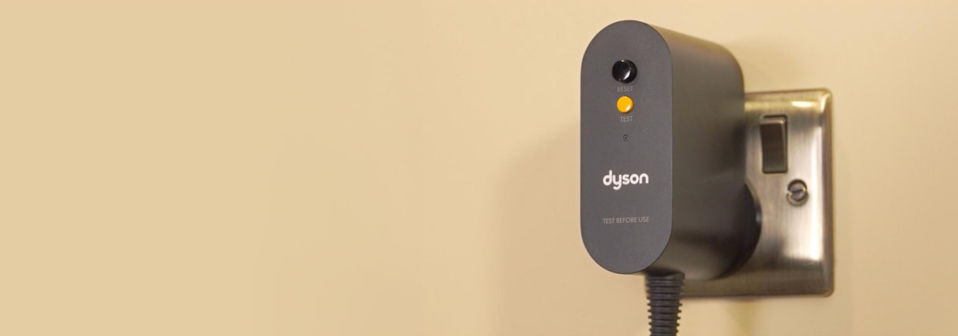 The Dyson Airstrait PRCD plug.