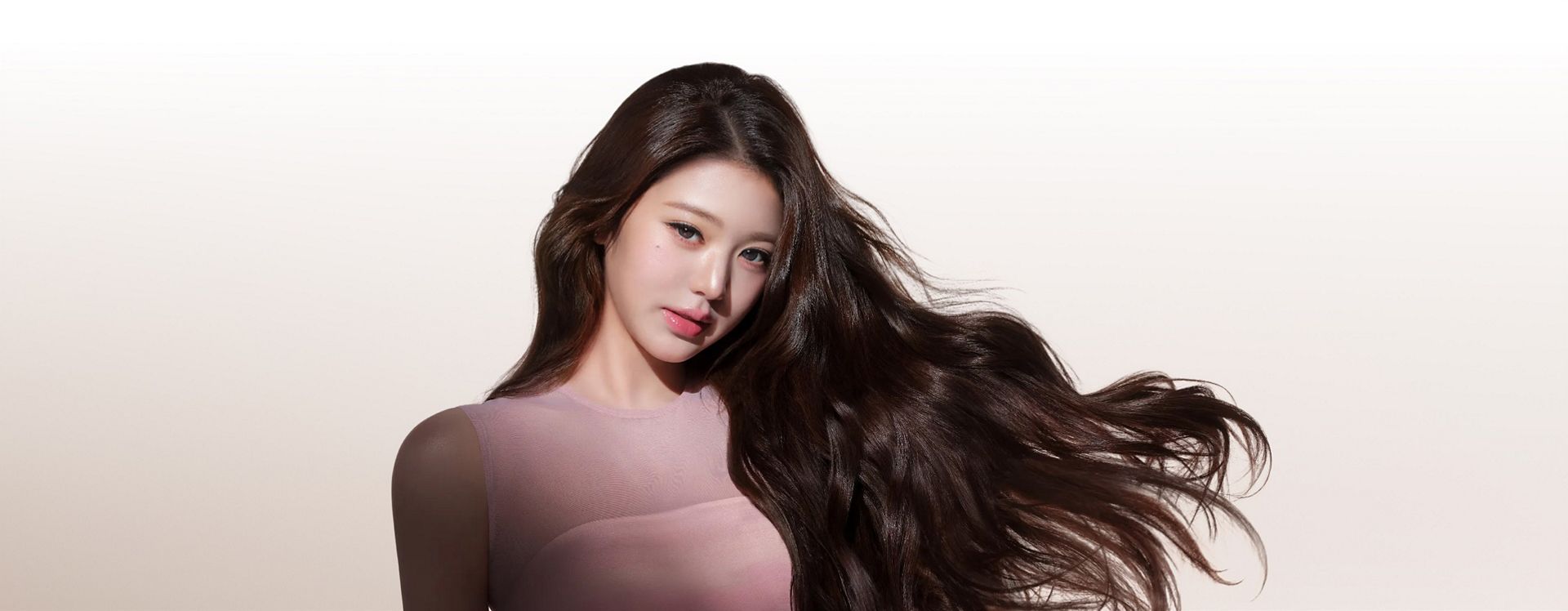 Jang Won-young shows off her hair styled using Dyson Beauty devices and products.