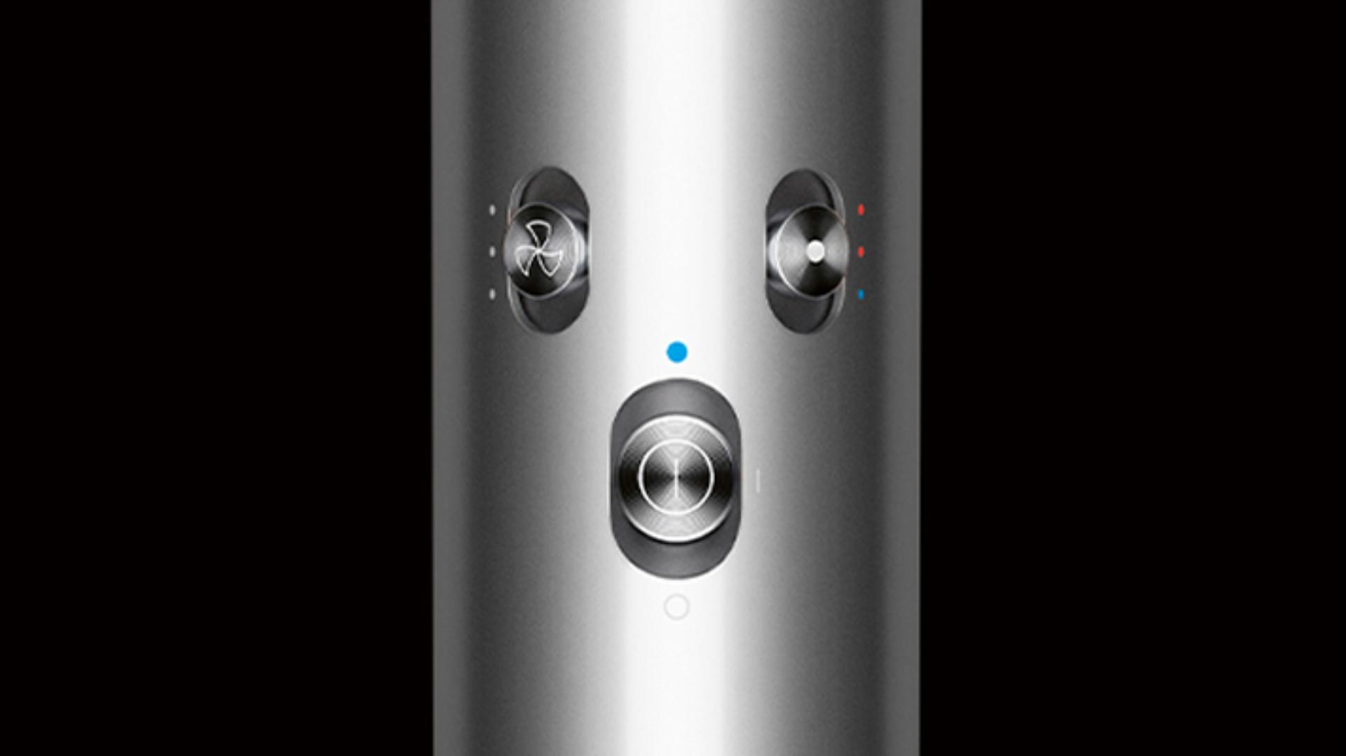 Ovládače na prednej strane multistylera a sušiča vlasov Dyson Airwrap.