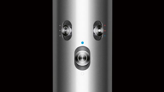 Comenzile de pe partea frontală a aparatului de coafat și uscătorului Dyson Airwrap.