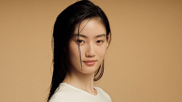 A model with damp, towel-dried hair.
