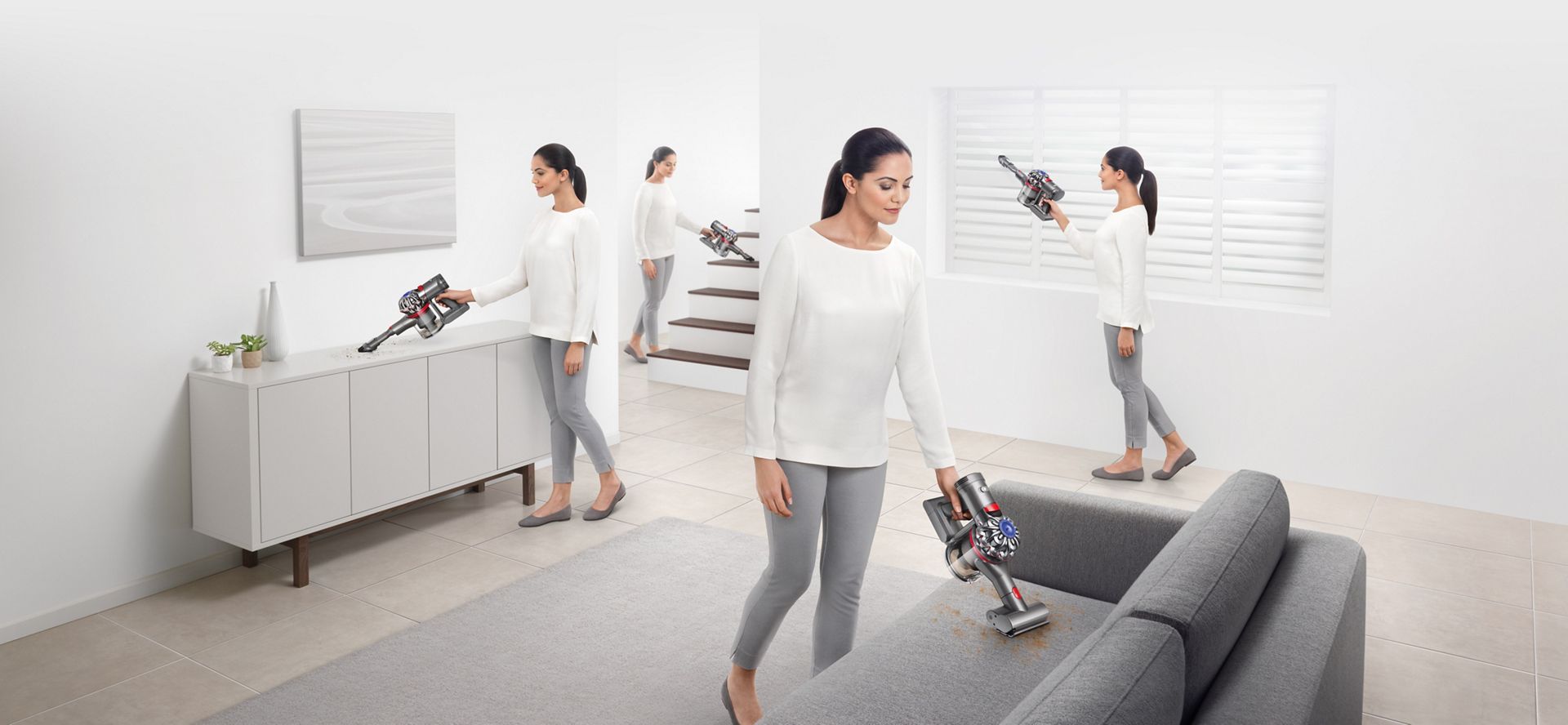 Donna che usa l'aspirapolvere Dyson V7 in tre diversi scenari in giro per la casa