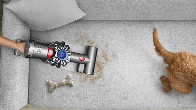 Dyson V7 aspirapolvere portatile per la pulizia del divano dopo l'animale domestico