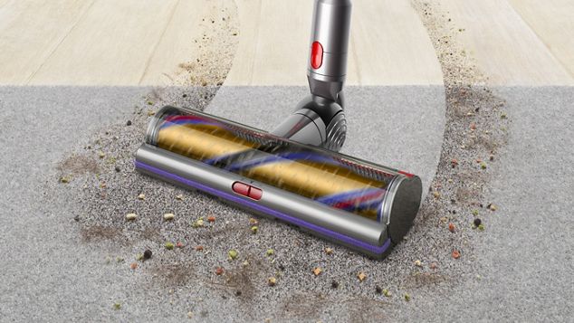 Digital Motorbar XL cleaner head moving from hard floor to carpet