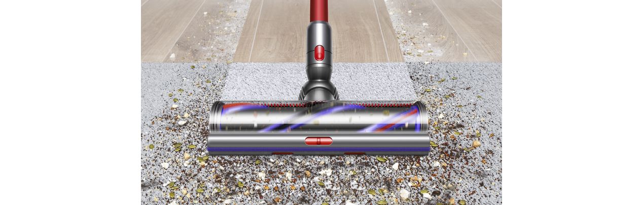 Digital Motorbar XL™ cleaner head moving from hard floor to carpet