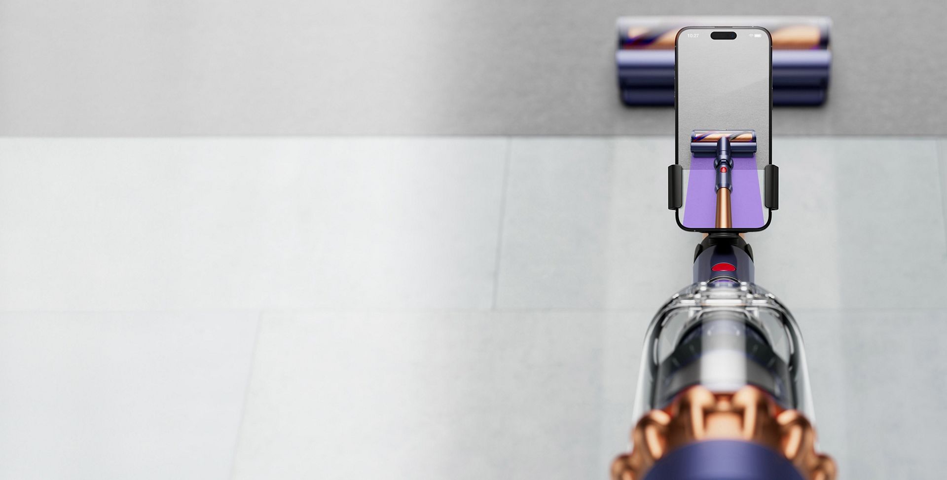 Dyson CleanTrace mostrato in azione evidenziando il percorso dell'aspirapolvere senza filo Dyson Gen5detect in viola