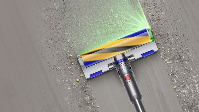 Dyson Fluffyクリーナーヘッドは、掃除をしながら緑色の光線で床を照らし、ゴミを検出します。