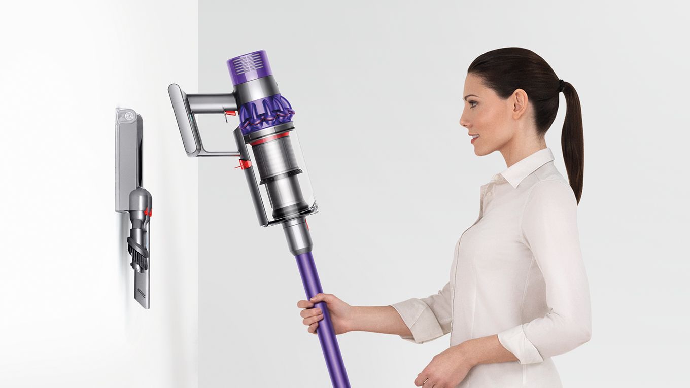 Dyson cyclone v10 animal cordless vacuum cleaner review 2025