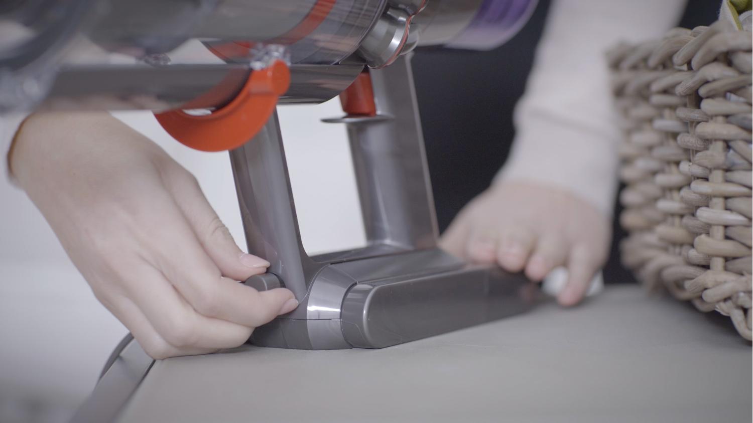 Dyson V11™ batteri, der bliver opladt
