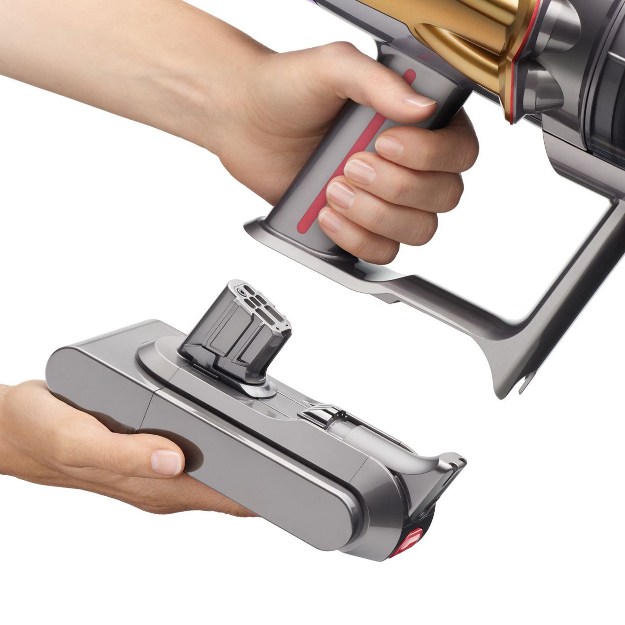 В одной руке кто-то держит V15, а в другой — аккумулятор. Съемный аккумуляторный блок V15s