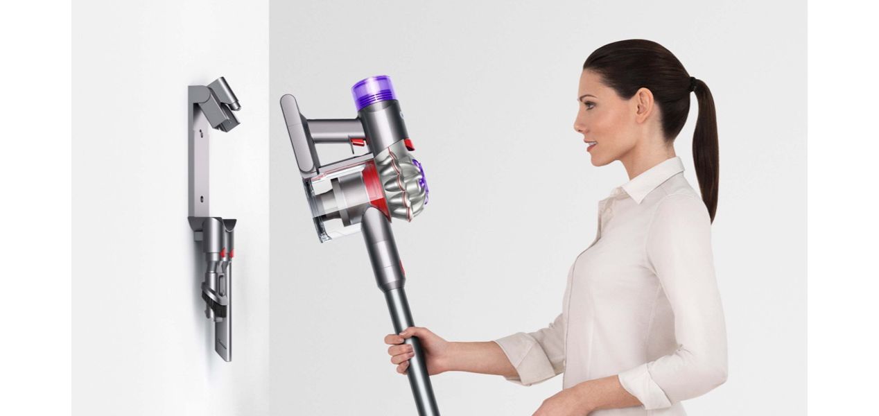 Dyson V8 vacuum and Wall Dok