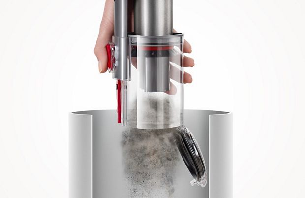 Grafika ukazująca opróżnianie pojemnika na brud