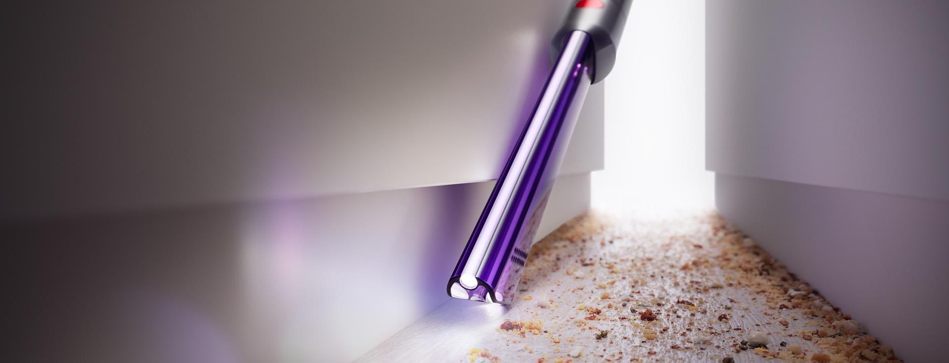 אביזר פינות לניקוי חללים צרים ומעברים חשוכים