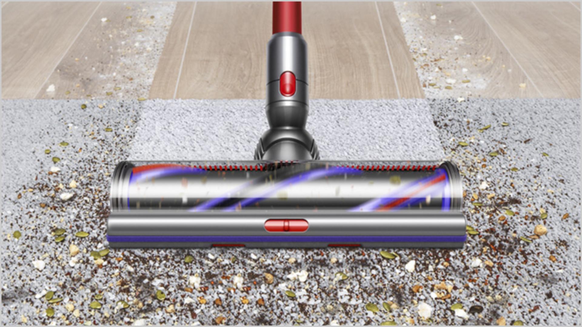 Motorbar XL cleaner head moving from hard floor to carpet