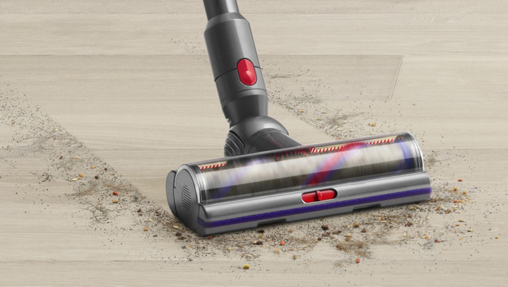 Tozları ve saçları toplayan Digital Motorbar™ temizleme başlığı