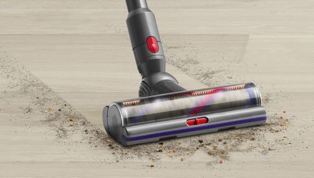 Tozları ve saçları toplayan Digital Motorbar™ temizleme başlığı