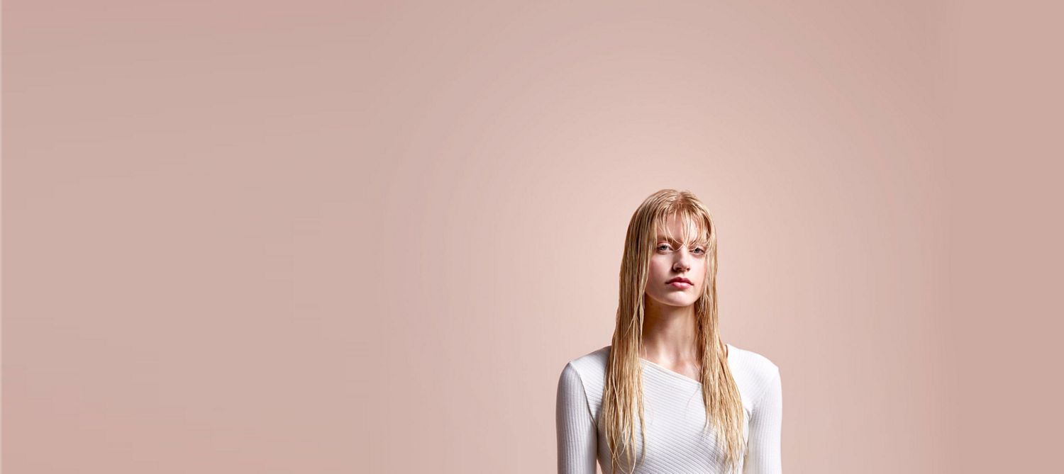 Model before straightening with damp, long blonde hair. Model before straightening with damp, long blonde hair.