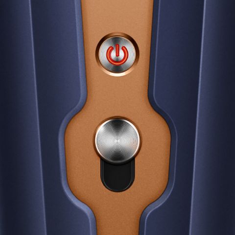 Close-up van de aan/uit-knop en de veiligheidsvergrendeling.