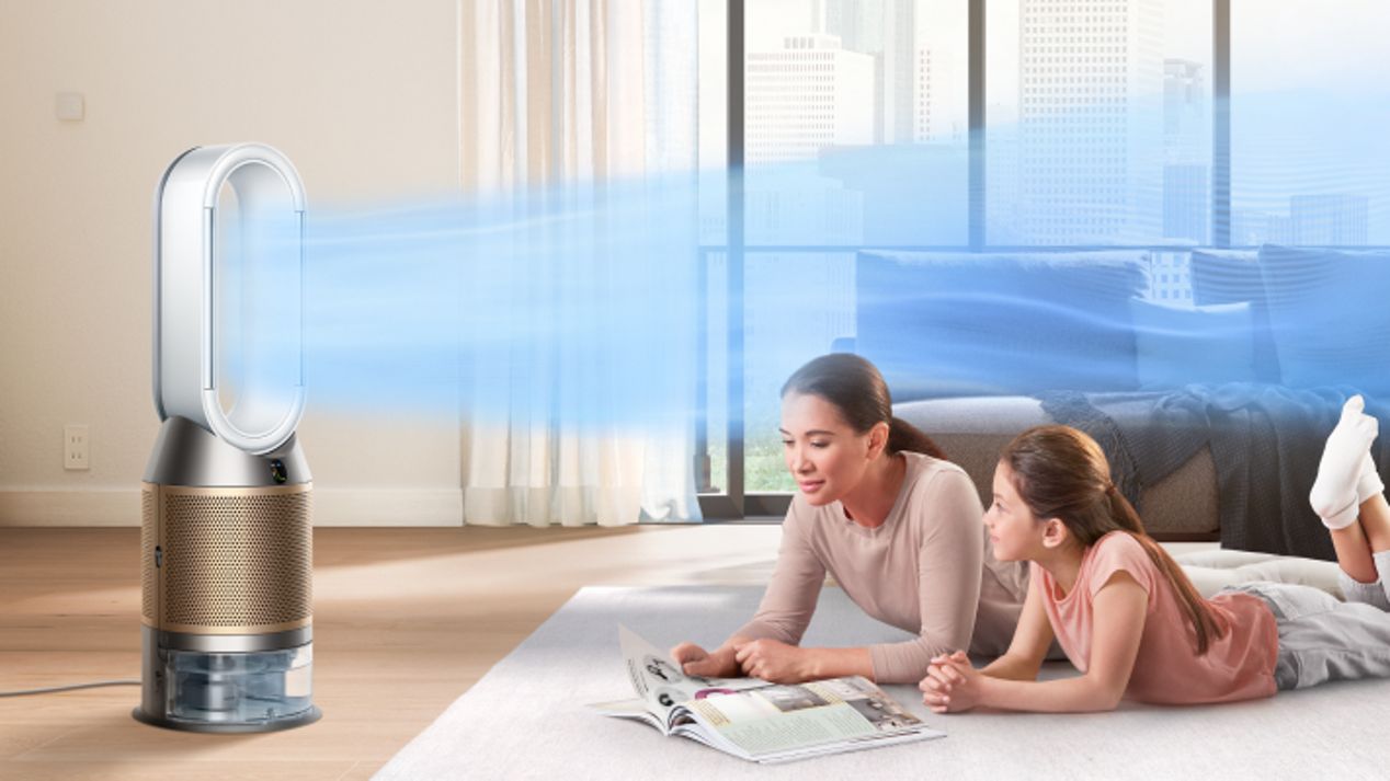 The Dyson Purifier Cool Formaldehyde in a living room cooling a mother and daughter. The Dyson Purifier Cool Formaldehyde in a living room cooling a mother and daughter.