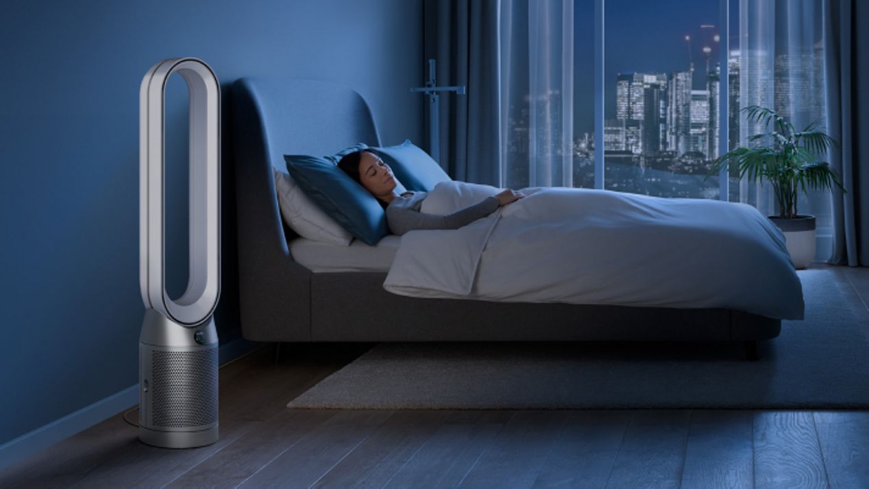 A Dyson Purifier Cool in Night mode next to a sleeping person. A Dyson Purifier Cool in Night mode next to a sleeping person.