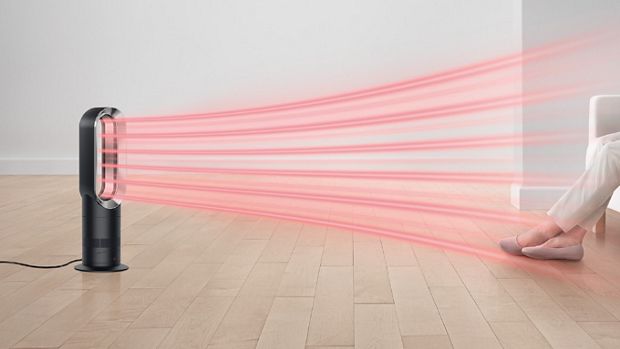 Ráfaga de aire caliente que sale de la máquina en un día frío en una casa familiar