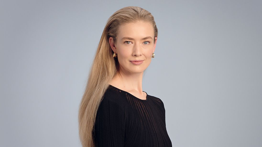 A blonde model with a smooth, straight hair style. A blonde model with a smooth, straight hair style.