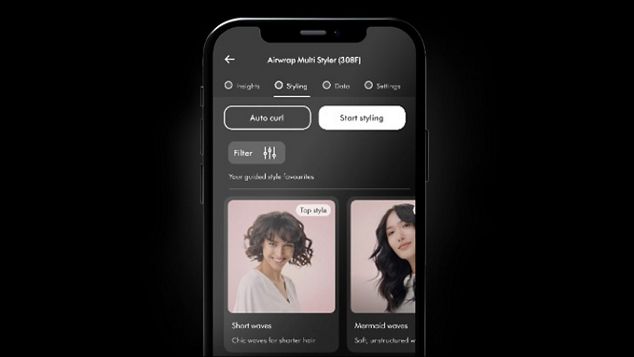 En telefonskjerm viser stylingveiledninger i MyDyson-appen.