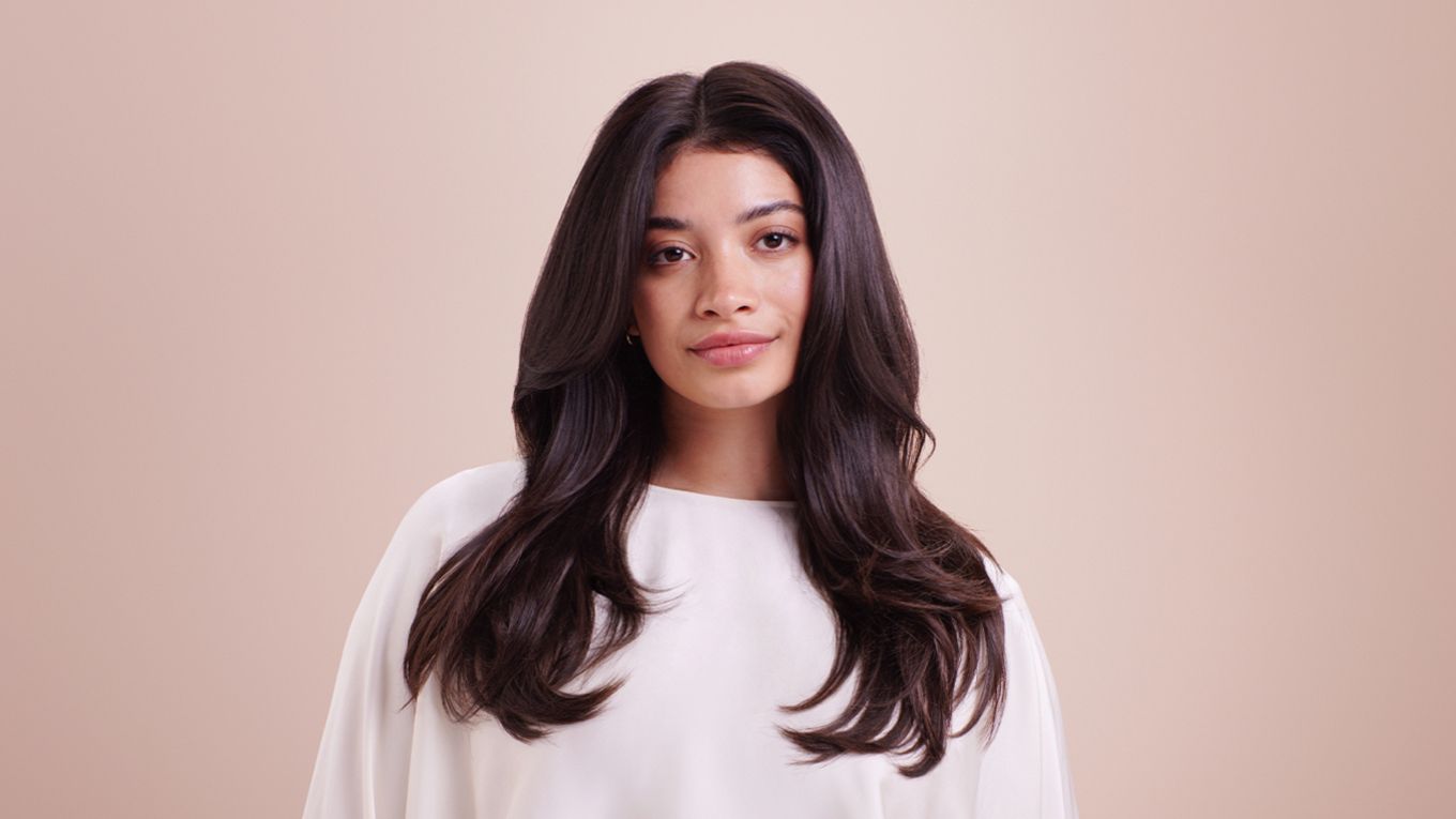 A model with styled blow-dried waves. Model wearing loose mermaid waves.